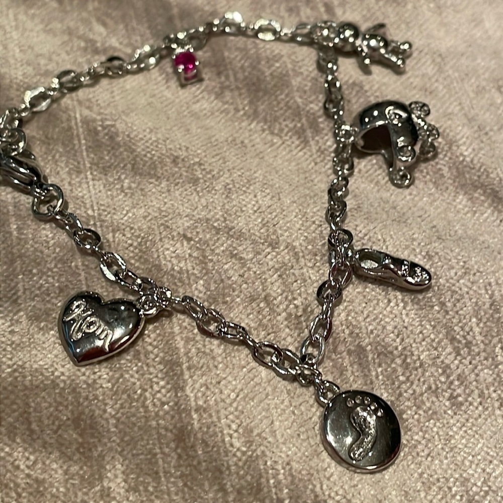New! Mom 6 Charm Bracelet 7.25